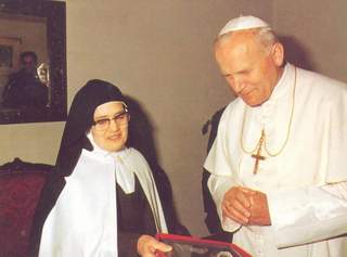 Lúcia nővér és II. János Pál pápa